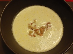 Le velouté de choux-fleur et crevettes grises Le velouté de choux-fleur et crevettes grises