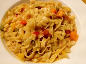 Pâtes chylopites aux haricots mavromatika Pâtes chylopites aux haricots mavromatika