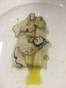 Les asperges blanches, parmesan, pecorino et truffes